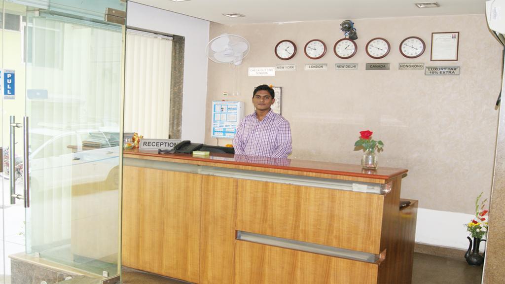 Airport Hotel Daya Capitol New Delhi Buitenkant foto
