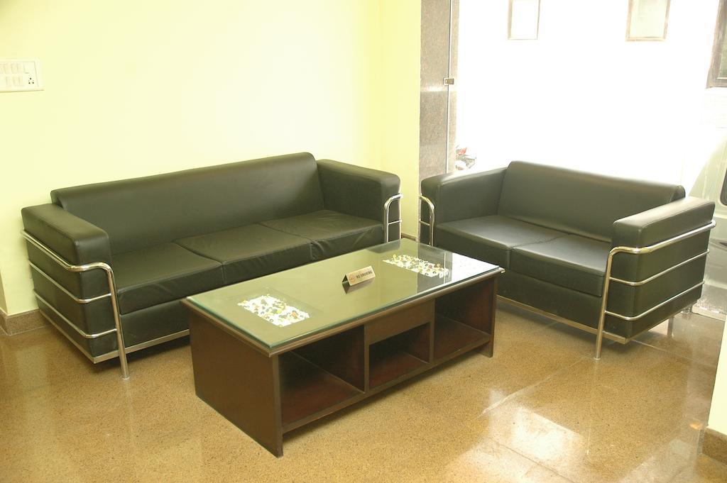 Airport Hotel Daya Capitol New Delhi Buitenkant foto