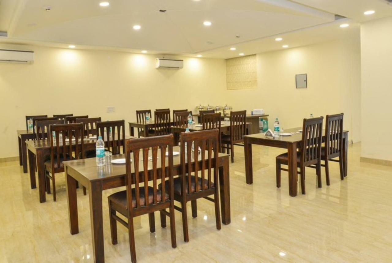 Airport Hotel Daya Capitol New Delhi Buitenkant foto