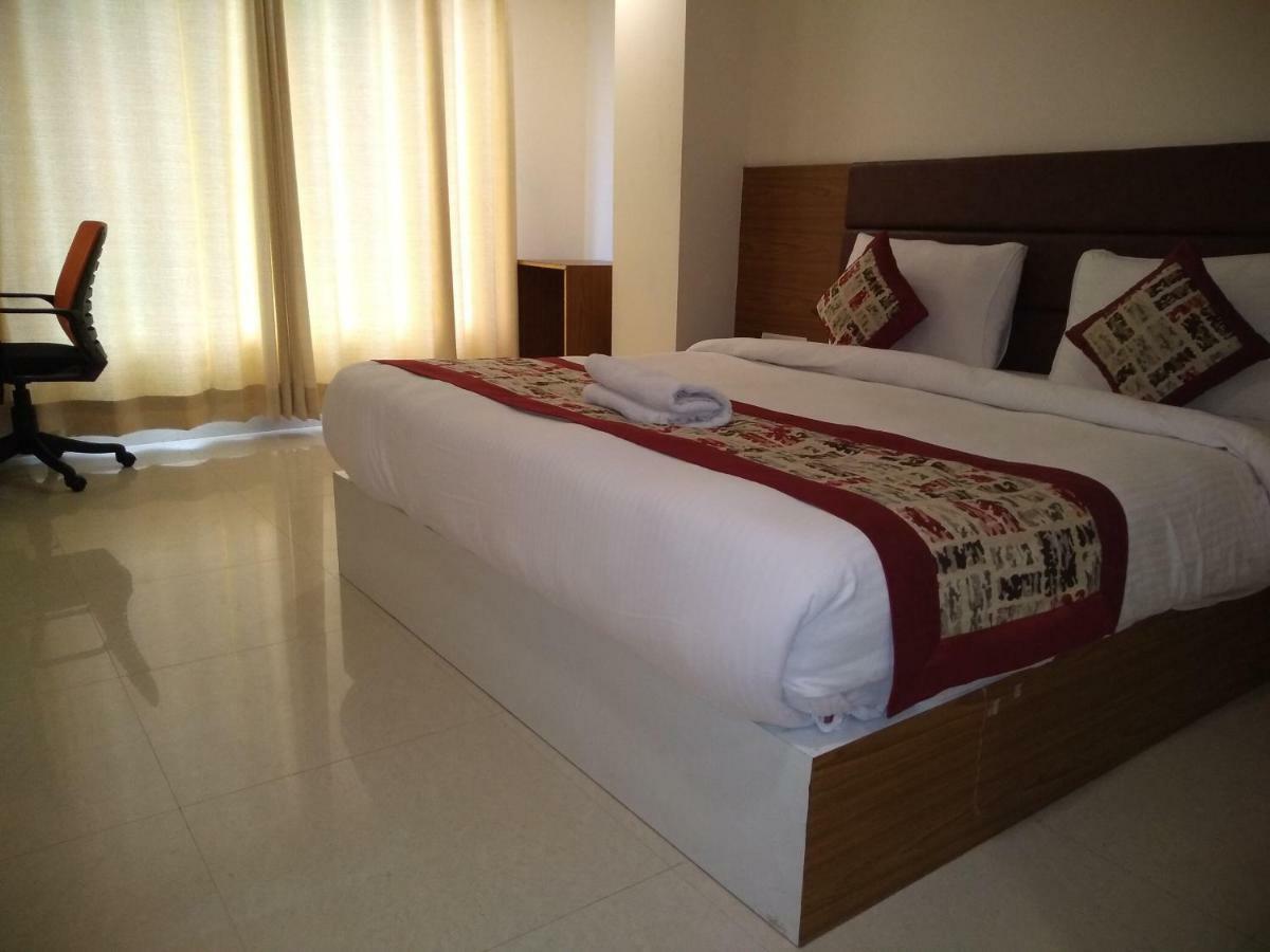 Airport Hotel Daya Capitol New Delhi Buitenkant foto